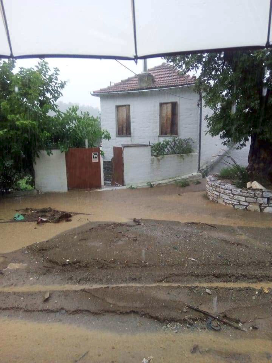 Άνοιξαν οι ουρανοί στη Χαλκιδική - Βούλιαξε η Νικήτη