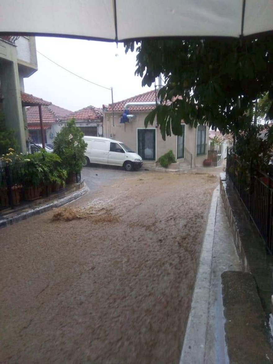 Άνοιξαν οι ουρανοί στη Χαλκιδική - Βούλιαξε η Νικήτη
