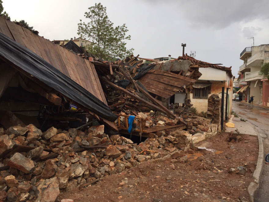 Σε απόγνωση οι κάτοικοι της Μάνδρας - Τα βίντεο της καταστροφής  