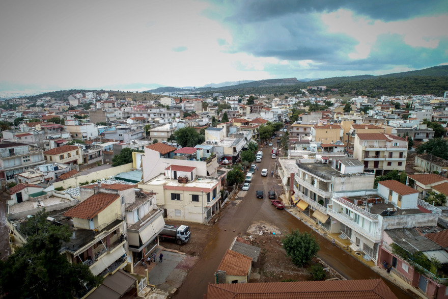 «Θαμμένη» στη λάσπη ξανά η Μάνδρα: Νύχτα φόβου και απόγνωσης για τους κατοίκους 