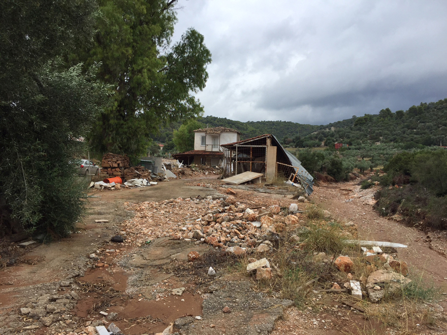 Αυτοψία του protothema στη Μάνδρα: Τα αντιπλημμυρικά έργα δεν ξεκίνησαν ποτέ