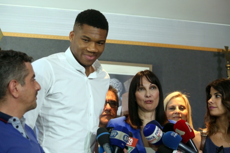 Το «κάρφωμα» του Αντετοκούνμπο στο νέο σποτ του ΕΟΤ: Αυτή είναι η χώρα μου, η Ελλάδα