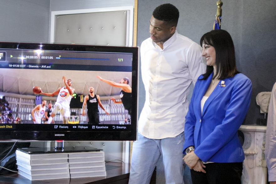 Το «κάρφωμα» του Αντετοκούνμπο στο νέο σποτ του ΕΟΤ: Αυτή είναι η χώρα μου, η Ελλάδα