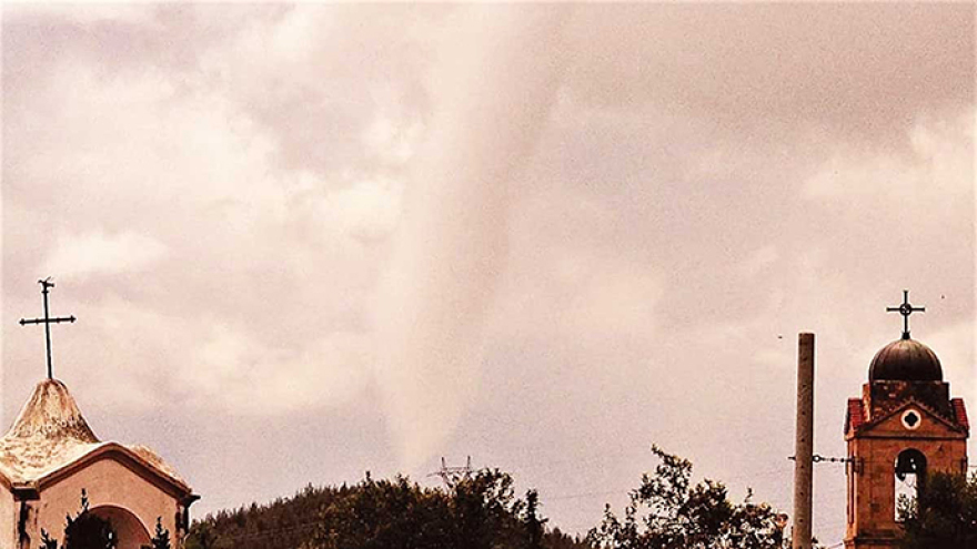 Φωτογραφίες: Ανεμοστρόβιλος στη Ροδόπη