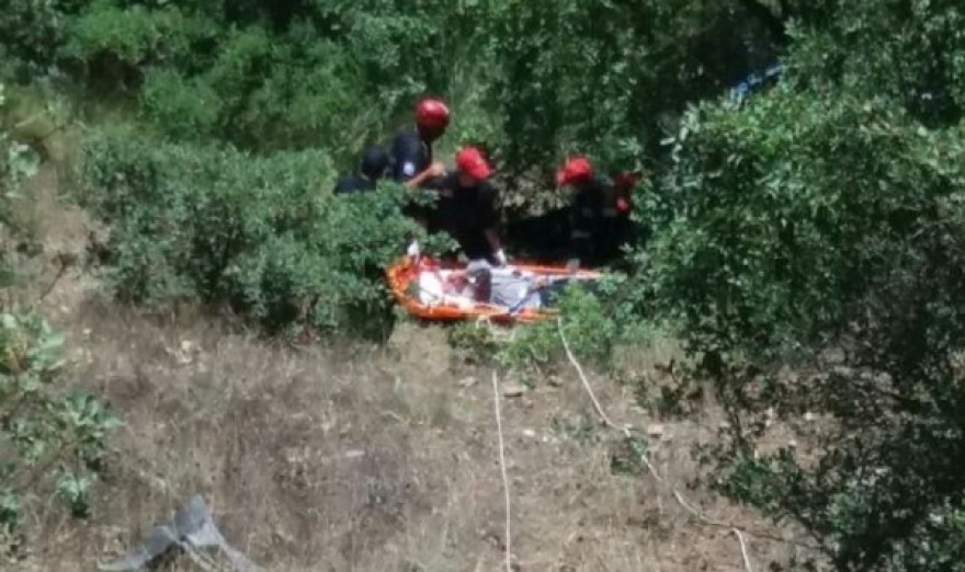 Καλαμπάκα: Αυτοκίνητο έπεσε σε χαράδρα 30 μέτρων