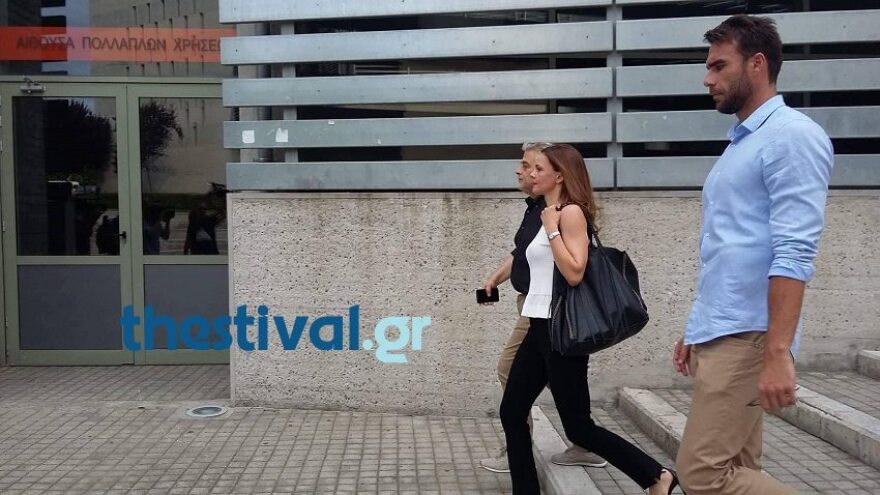 Βίντεο: Έντονες αποδοκιμασίες κατά Αχτσιόγλου και Μπουτάρη στο δημαρχείο Θεσσαλονίκης