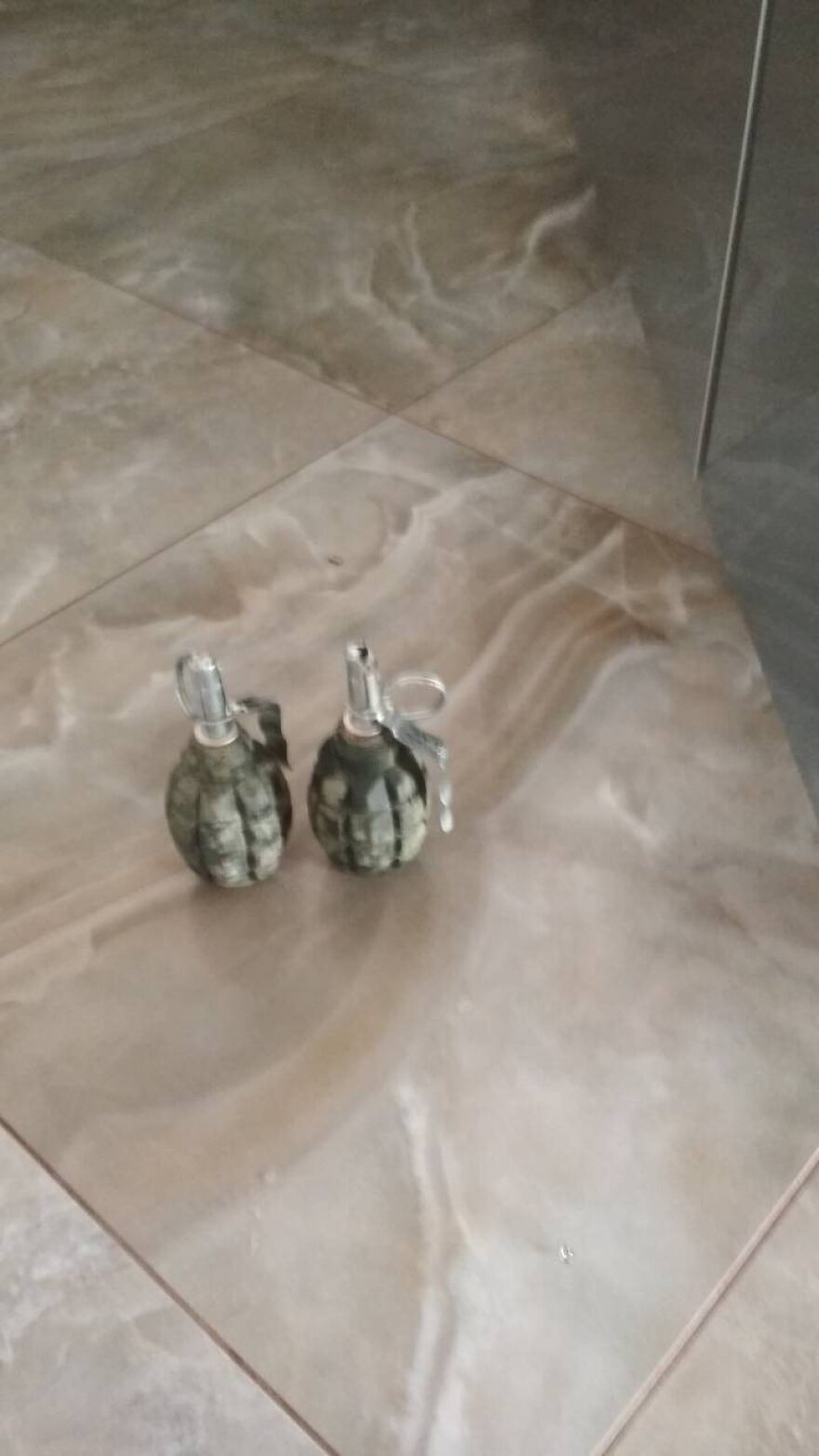 Όπλα, ναρκωτικά και δεκάδες χιλιάδες ευρώ βρήκαν οι Αρχές κατά την έφοδό τους σε καταυλισμούς Ρομά