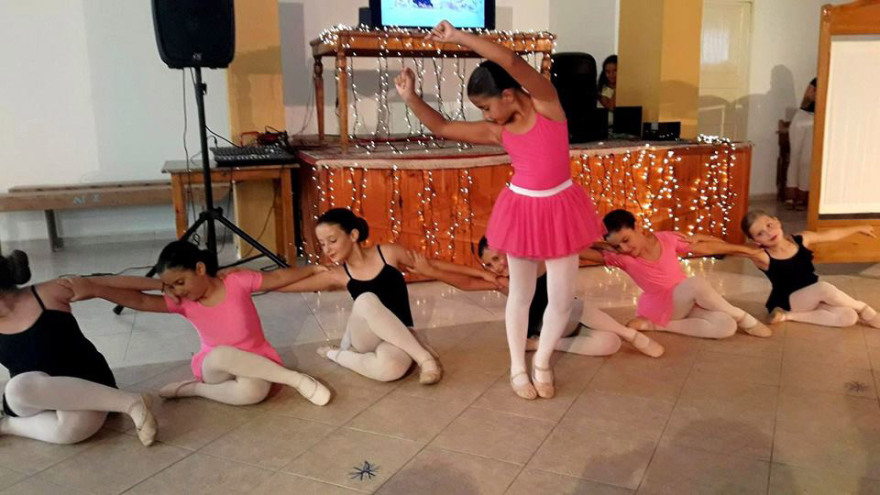 Οι “κύκνοι” της Κάσου, η σπουδαία δασκάλα και η κρατική αδιαφορία