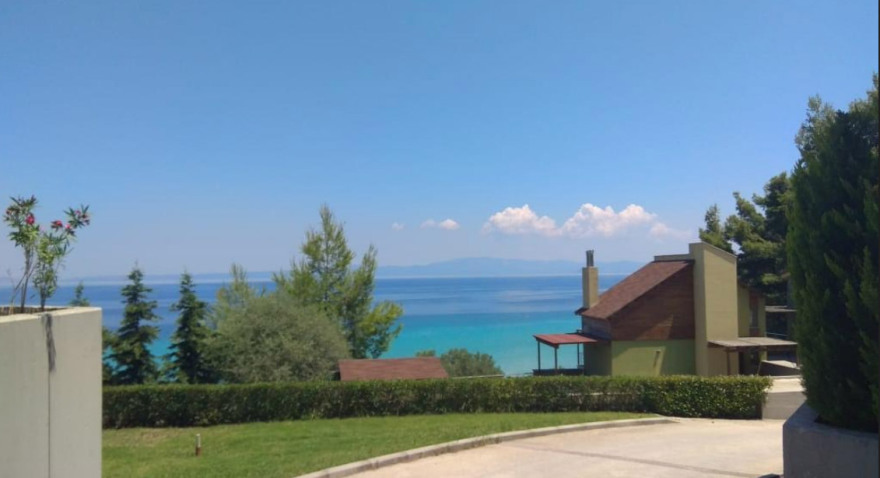  Αποκλειστικές φωτογραφίες Ζάεφ την ώρα που φεύγει από τη Χαλκιδική 