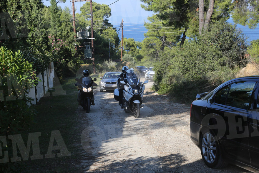  Αποκλειστικές φωτογραφίες Ζάεφ την ώρα που φεύγει από τη Χαλκιδική 