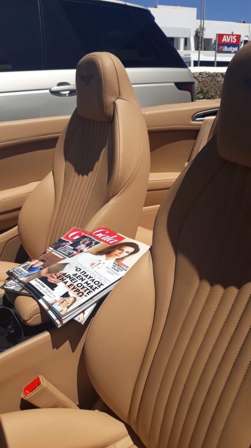 Μύκονος: H Gigi, το περιοδικό «Gala» και η Bentley των 400.000 ευρώ