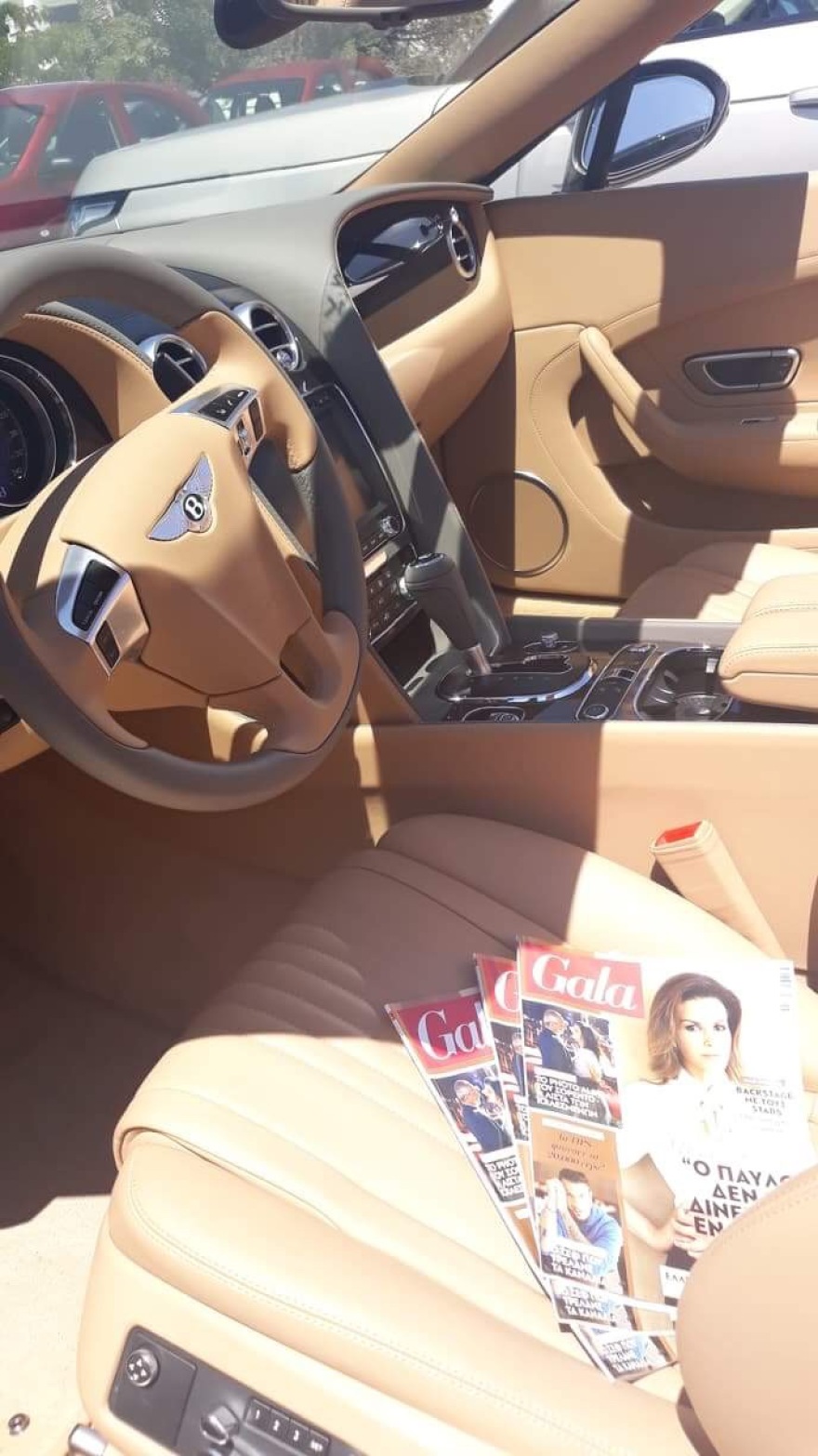 Μύκονος: H Gigi, το περιοδικό «Gala» και η Bentley των 400.000 ευρώ