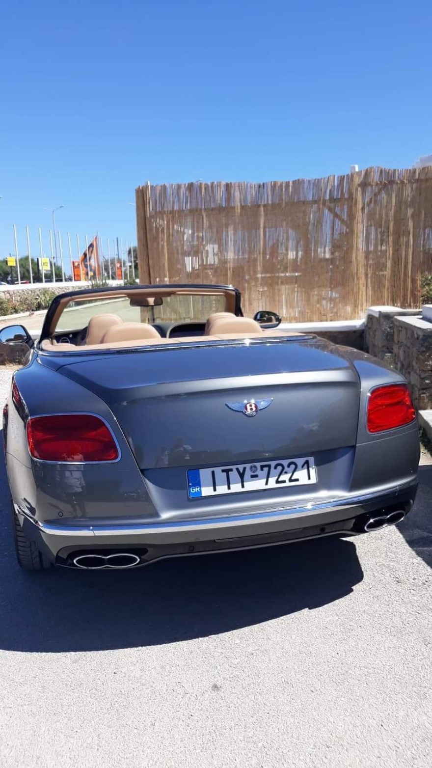 Μύκονος: H Gigi, το περιοδικό «Gala» και η Bentley των 400.000 ευρώ