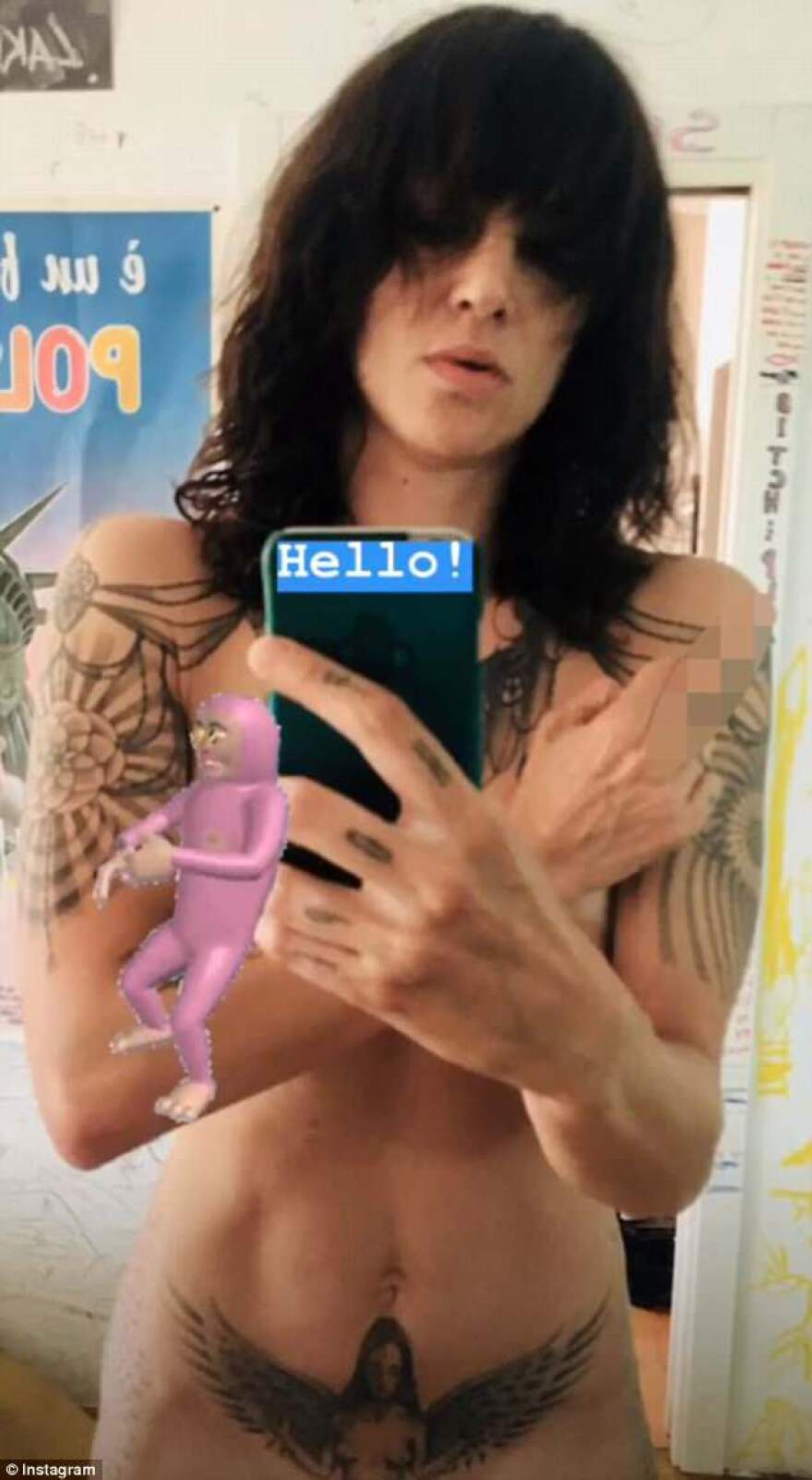 Άζια Αρτζέντο: Με οργισμένες αναρτήσεις και γυμνές φωτογραφίες απαντά σε όσους την κατηγορούν για τον χαμό του Μπουρντέν