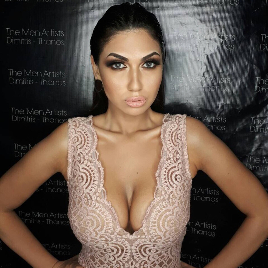 Η Κυριακή του «Power of love» ποζάρει με μπικίνι και αποκαλύπτει τη σέξι σιλουέτα της 