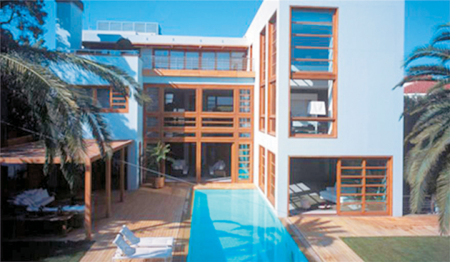 Οι μυθικές νύχτες στην glam βίλα του Κωστόπουλου που άλλαξε ιδιοκτήτη με σχεδόν  5 εκατ. ευρώ