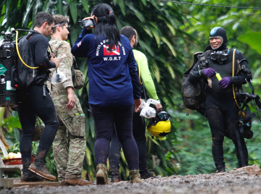 Ταϊλάνδη: Τα παιδιά πρέπει να μάθουν κατάδυση ή να περιμένουν να τελειώσει η εποχή των μουσώνων!