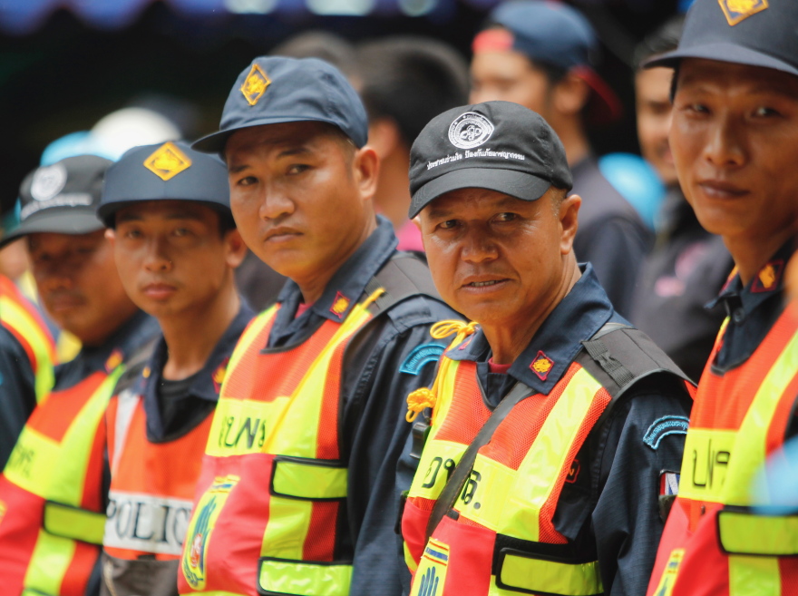 Ταϊλάνδη: Τα παιδιά πρέπει να μάθουν κατάδυση ή να περιμένουν να τελειώσει η εποχή των μουσώνων!