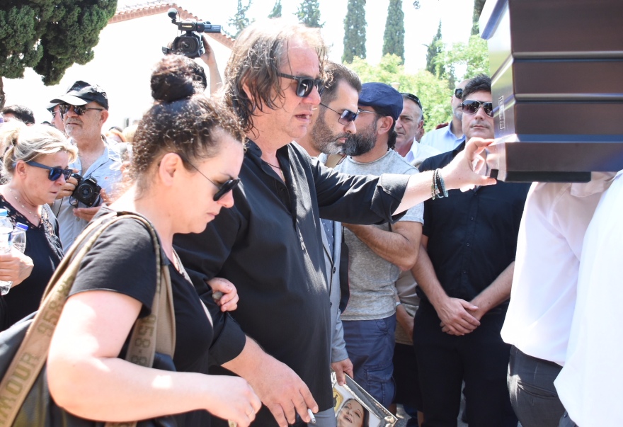 Το «τελευταίο χειροκρότημα» στην Τζέσυ Παπουτσή