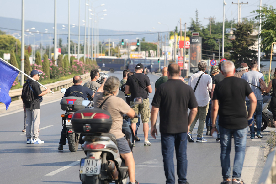 Θεσσαλονίκη: Ένταση στην πορεία για τη Μακεδονία, με ΜΑΤ οι διαδηλώσεις κατά του Τσίπρα - Τραυματίστηκε αστυνομικός