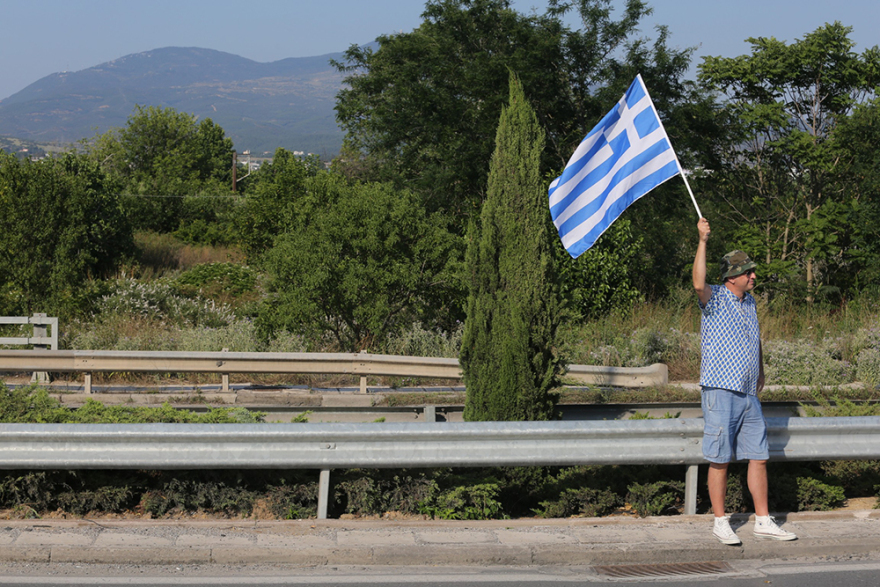 Θεσσαλονίκη: Ένταση στην πορεία για τη Μακεδονία, με ΜΑΤ οι διαδηλώσεις κατά του Τσίπρα - Τραυματίστηκε αστυνομικός