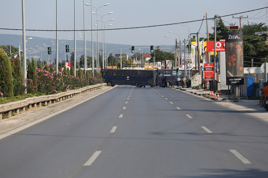 Θεσσαλονίκη: Ένταση στην πορεία για τη Μακεδονία, με ΜΑΤ οι διαδηλώσεις κατά του Τσίπρα - Τραυματίστηκε αστυνομικός