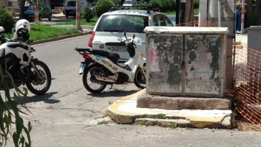 Άλιμος: Σοκ από τον ληστή που πυροβολούσε μέσα στον κόσμο - Η ΕΛΑΣ ψάχνει DNA στα τρία οχήματα που χρησιμοποίησε