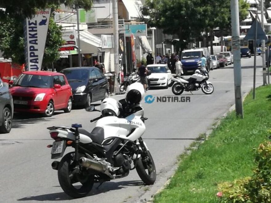 Άλιμος: Σοκ από τον ληστή που πυροβολούσε μέσα στον κόσμο - Η ΕΛΑΣ ψάχνει DNA στα τρία οχήματα που χρησιμοποίησε
