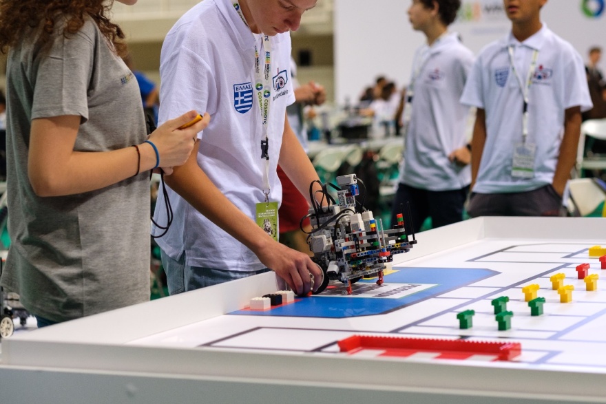 Με 12 ομάδες η ελληνική αποστολή στην Ολυμπιάδα Εκπαιδευτικής Ρομποτικής 