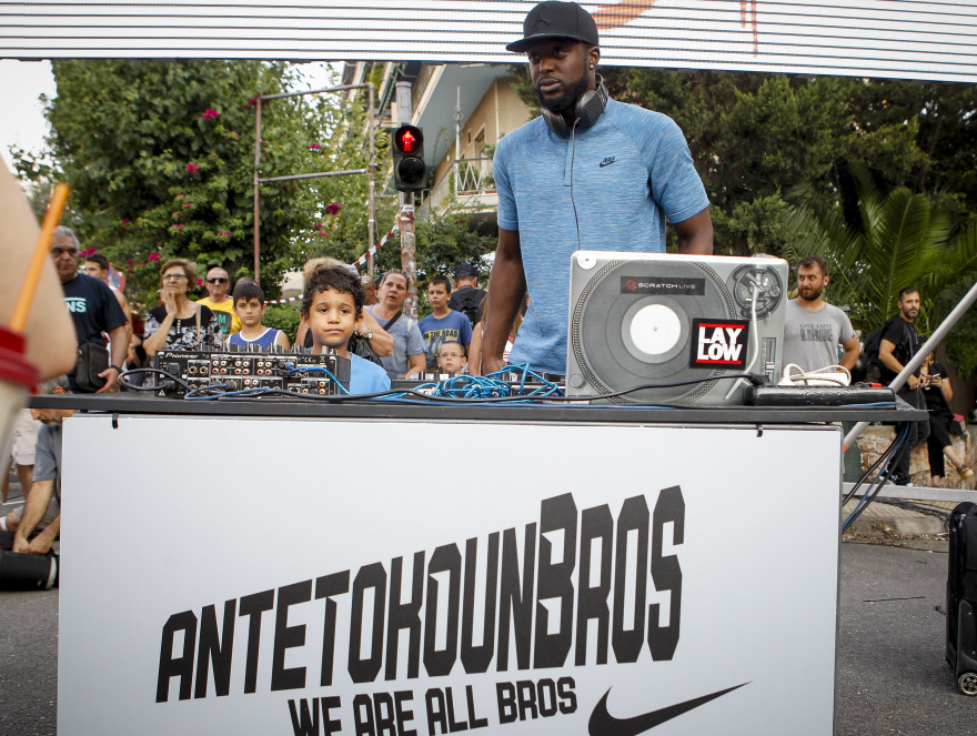 Φωτογραφίες: Ο Γιάννης Αντετοκούνμπο και τα αδέλφια του τρέχουν για την «Κιβωτό του Κόσμου»