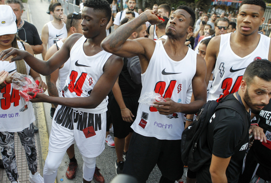 Φωτογραφίες: Ο Γιάννης Αντετοκούνμπο και τα αδέλφια του τρέχουν για την «Κιβωτό του Κόσμου»