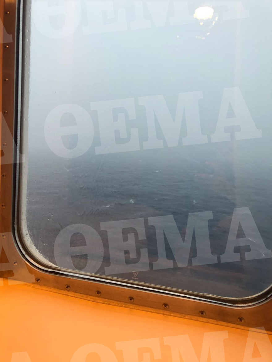 Μπουρίνι χτύπησε την Αττική - Προβλήματα και στο λιμάνι του Πειραιά