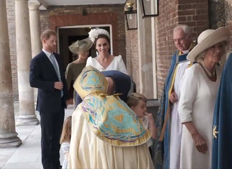 Βάπτιση πρίγκιπα Λούις: Βίντεο και φωτογραφίες από την τελετή 