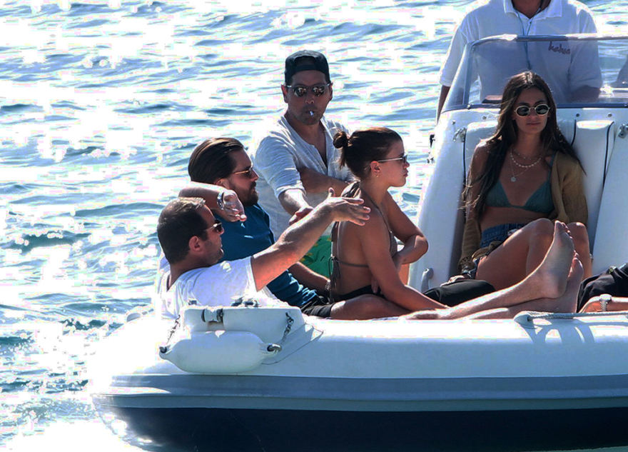 Νέες αφίξεις celebrities στη Μύκονο: Ο πρώην της Kourtney Kardashian και η σέξι πρώην του Van der Vaart στο νησί