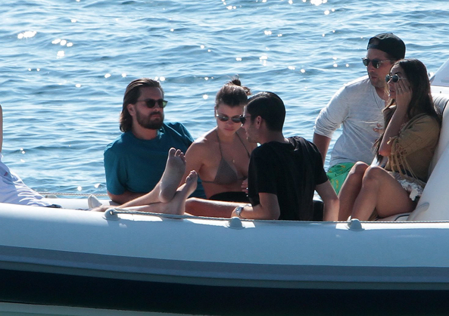 Νέες αφίξεις celebrities στη Μύκονο: Ο πρώην της Kourtney Kardashian και η σέξι πρώην του Van der Vaart στο νησί