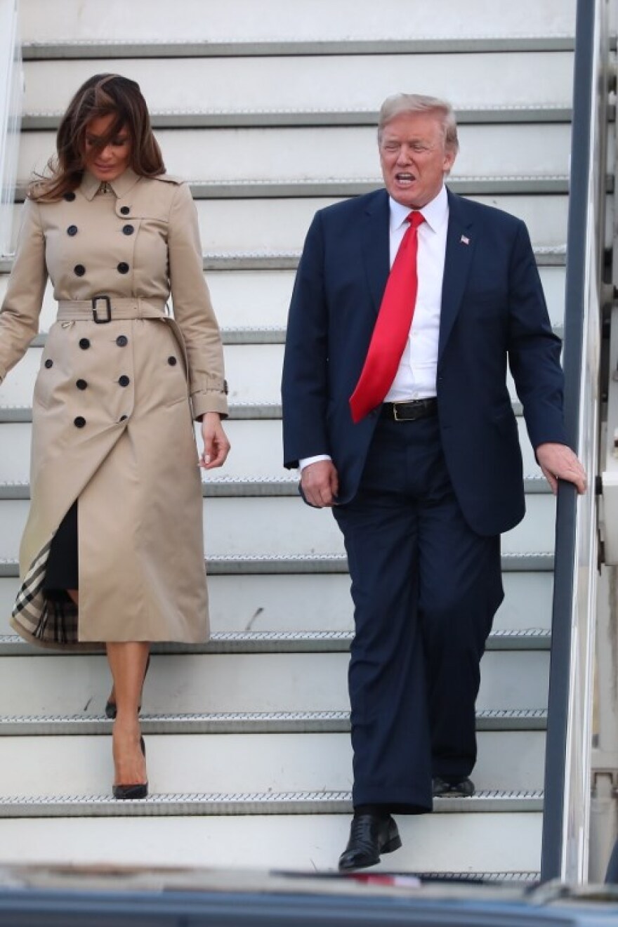 H Μελάνια Τραμπ αλλάζει τις γόβες Louboutin σαν τα πουκάμισα!