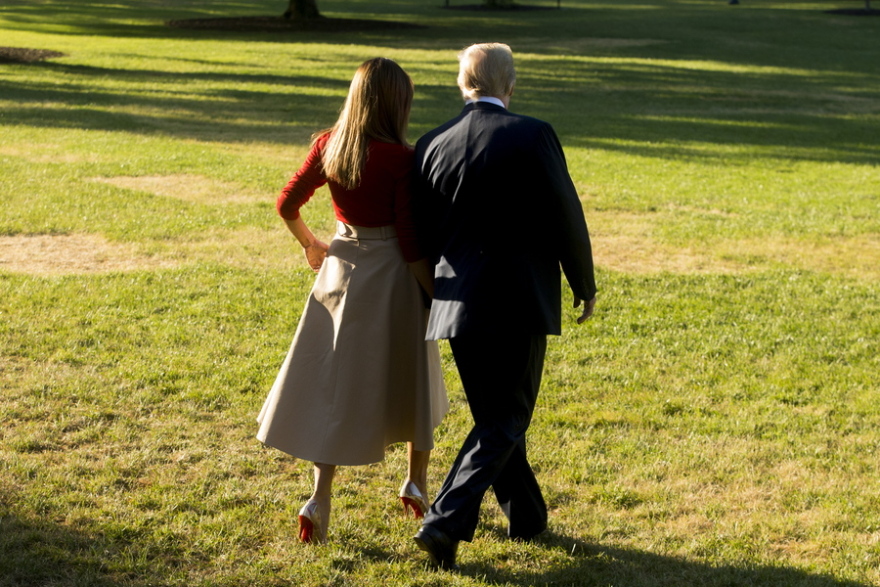 H Μελάνια Τραμπ αλλάζει τις γόβες Louboutin σαν τα πουκάμισα!