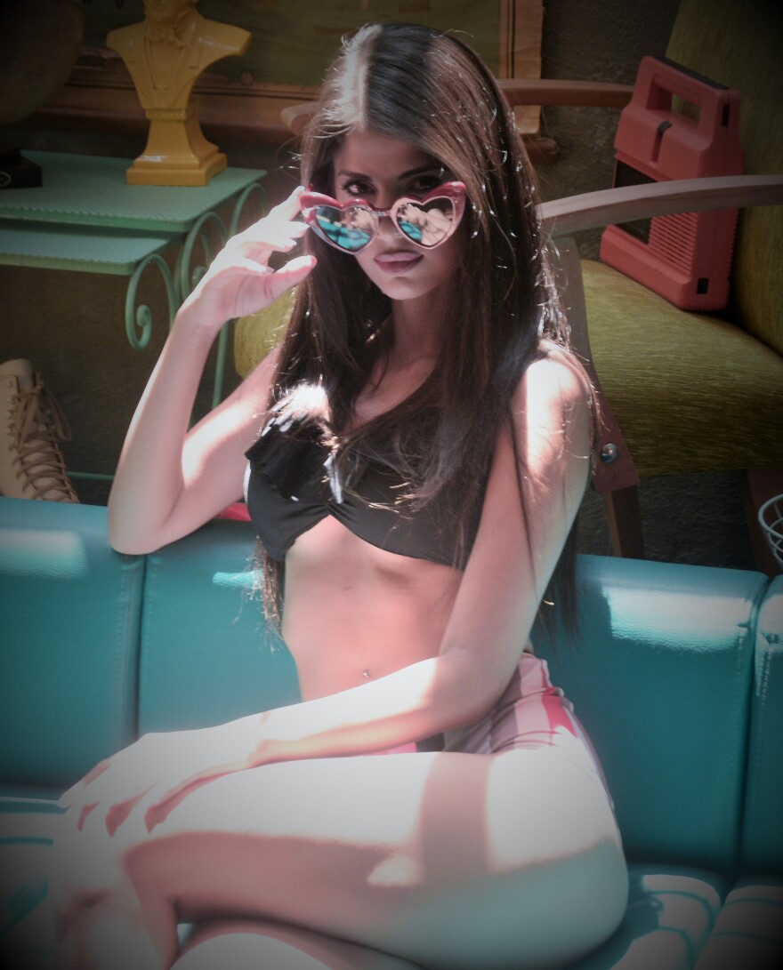 Μύριελ Γρηγορίου: Και μοντέλο και δημοσιογράφος