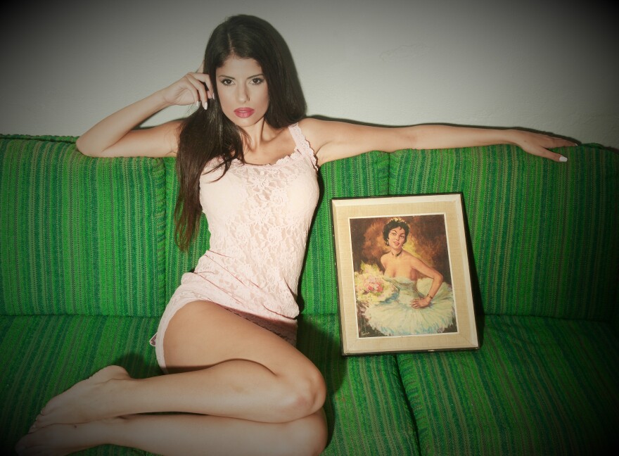 Μύριελ Γρηγορίου: Και μοντέλο και δημοσιογράφος