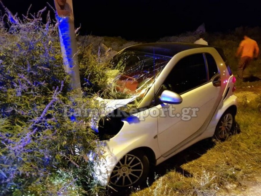 Λαμία: Αυτοκίνητο καρφώθηκε σε κολώνα 