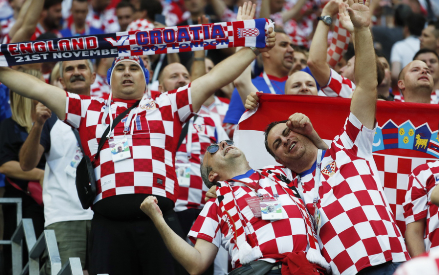 Κροατία-Αγγλία: Καρεμπέ, Μικ Τζάγκερ και εντυπωσιακά κορίτσια στη μάχη της εξέδρας
