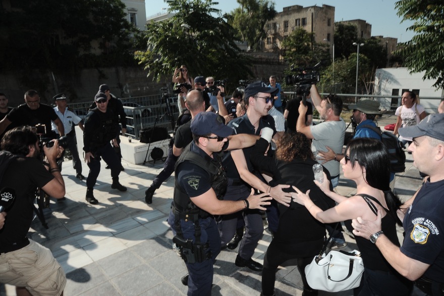 Ξέσπασαν ξανά οι γονείς της Δώρας Ζέμπερη: Μας πήρε το παιδί μας κι εσείς τον προστατεύετε