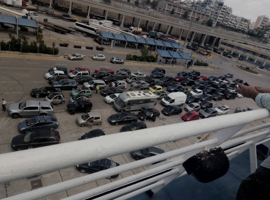 Ταλαιπωρία για τους επιβάτες του Blue Star 1: Με 3,5 ώρες καθυστέρηση το δρομολόγιο για Κυκλάδες-Δωδεκάνησα