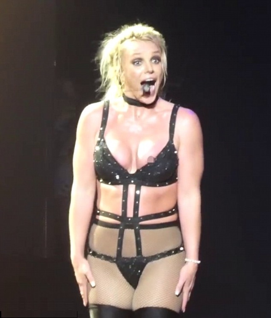 Η Μπρίτνεϊ Σπίαρς είχε ένα σέξι ατύχημα πάνω στη σκηνή 