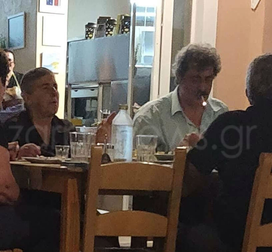 Φωτογραφίες: Με αχνιστά μύδια και τσιγάρο ο Παύλος Πολάκης στα Σφακιά