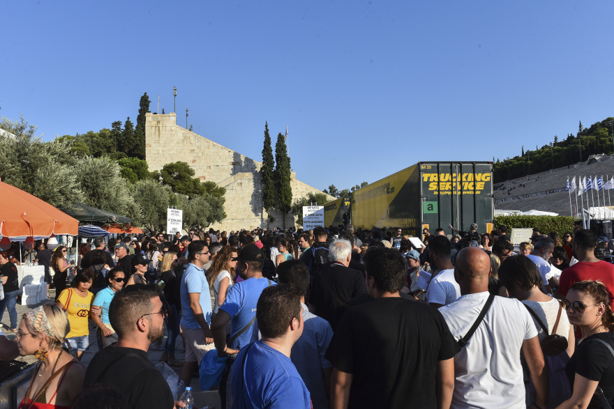 Συναυλία Scorpions: Χιλιάδες θαυμαστές κατέκλυσαν το Καλλιμάρμαρο