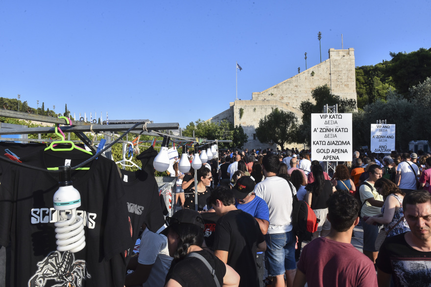 Συναυλία Scorpions: Χιλιάδες θαυμαστές κατέκλυσαν το Καλλιμάρμαρο