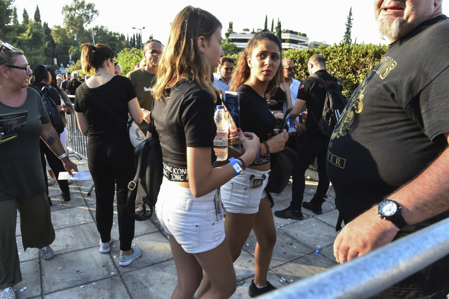 Συναυλία Scorpions: Χιλιάδες θαυμαστές κατέκλυσαν το Καλλιμάρμαρο