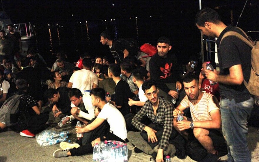 «Μπλόκο» σε σκάφος με δεκάδες μετανάστες στον Αστακό