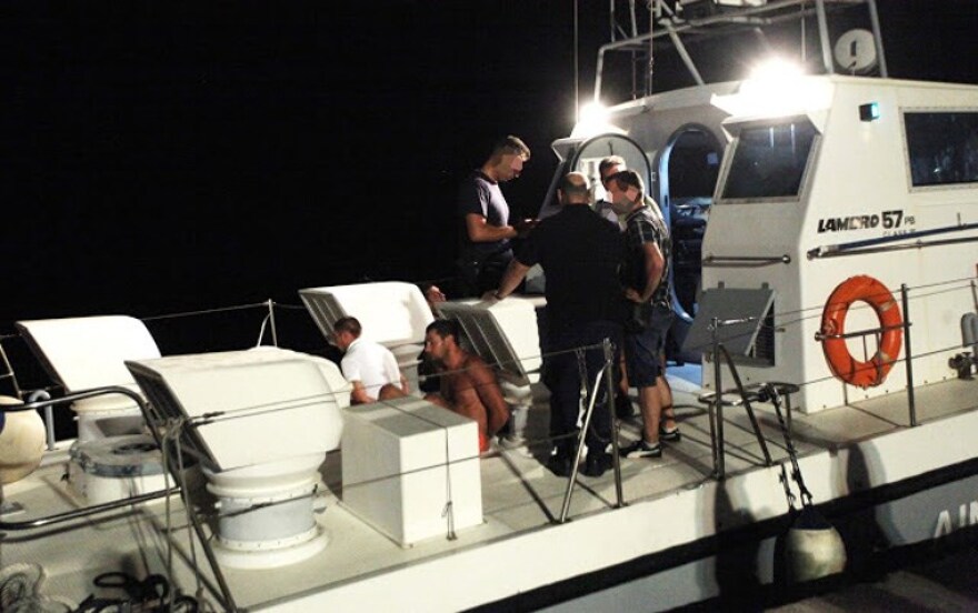 «Μπλόκο» σε σκάφος με δεκάδες μετανάστες στον Αστακό